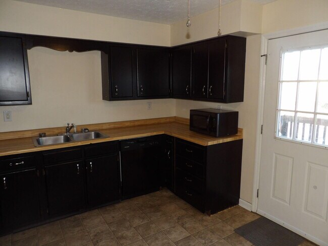 Building Photo - 65 Ashwood Ct