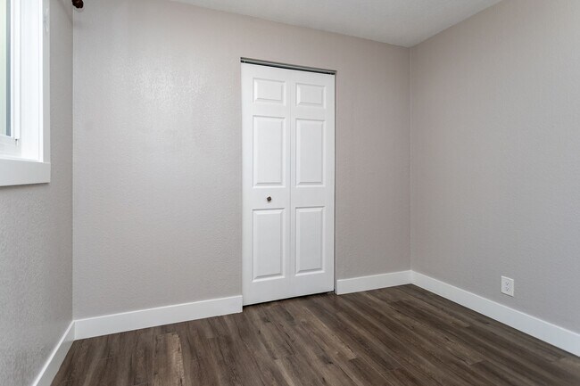 Building Photo - Charming 3BR Home with Updated Amenities &...