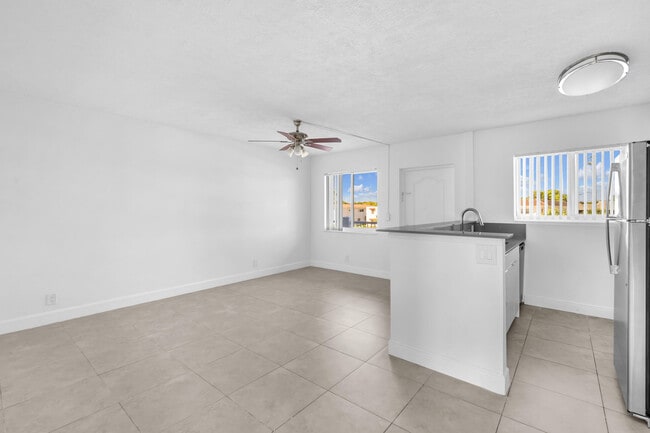 Building Photo - 450 W Camino Real