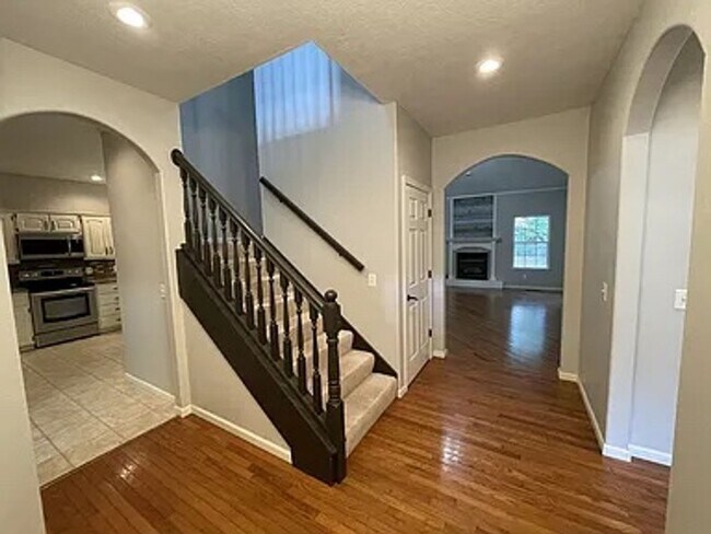 Building Photo - Here is your chance for a fancy 4 bedroom,...