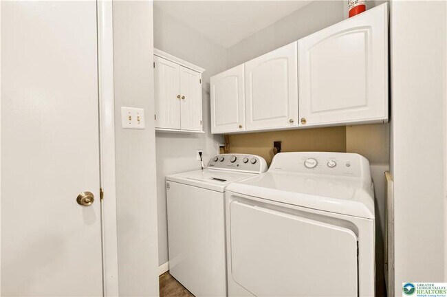 Building Photo - 1575 Creekside Rd