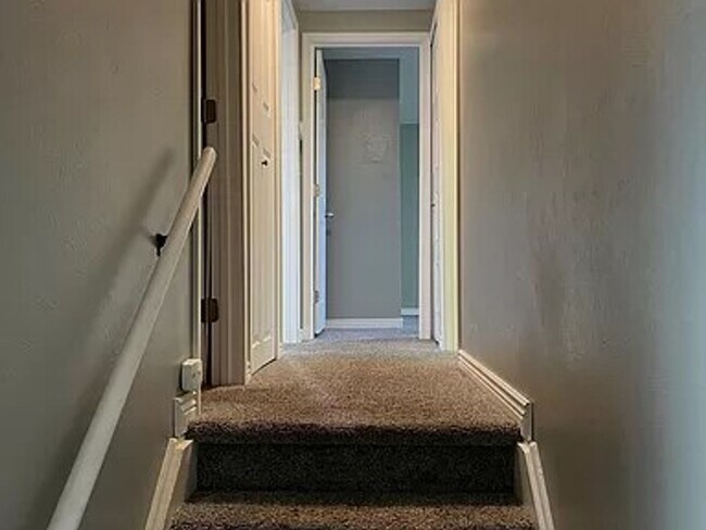 Building Photo - Spacious Home on a Large Lot in Villa Loma Neighborhood in D11