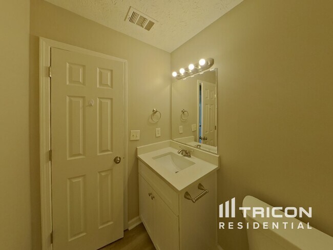 Building Photo - 4056 Northwind Dr