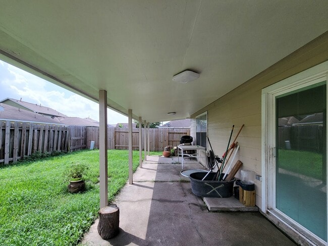Building Photo - 2131 Cold River Dr