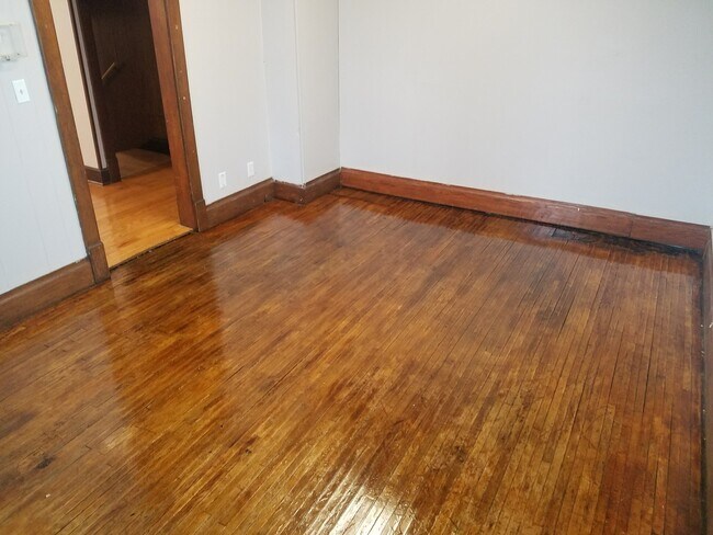 Building Photo - 1002 Burr