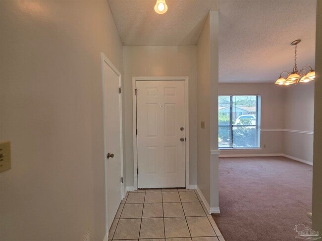 Building Photo - 824 Lavon Dr