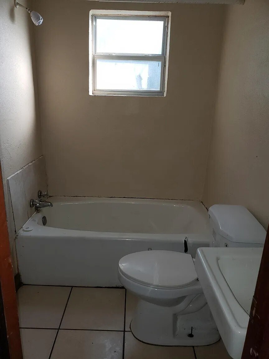 Building Photo - 723 Efferson St