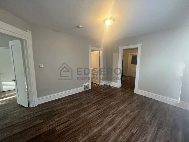 Building Photo - 839 Alpine Ave NW