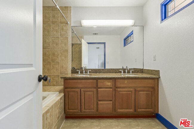 Building Photo - 1559 W 207th St