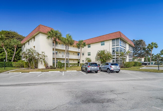 Building Photo - 5400 Jimmy Buffett Mem Hwy