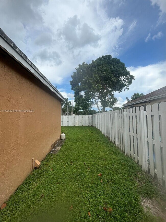 Building Photo - 2661 Huron Way