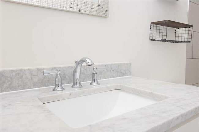 Building Photo - 183 Burbank Dr SW