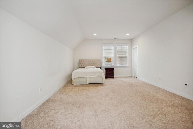 Building Photo - 25495 Woodbine Farm Dr