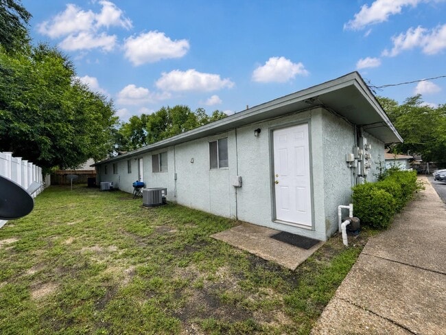 Building Photo - 322 Pelham Rd