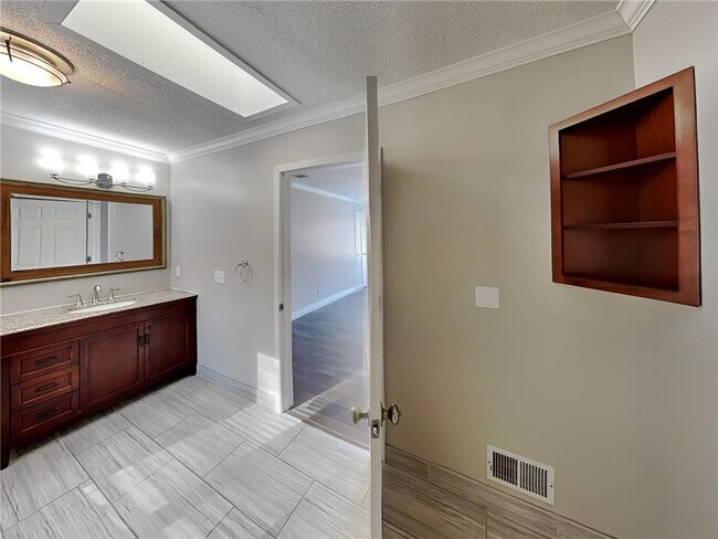 Building Photo - 11893 Dunhill Rd