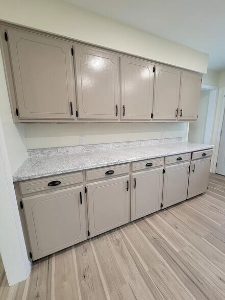 Building Photo - 106 E Harrier St