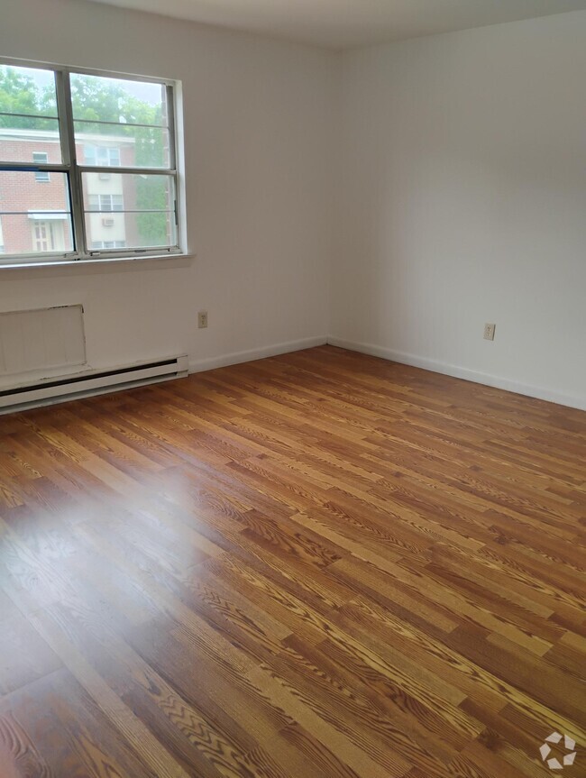 Building Photo - 41 Belair Dr