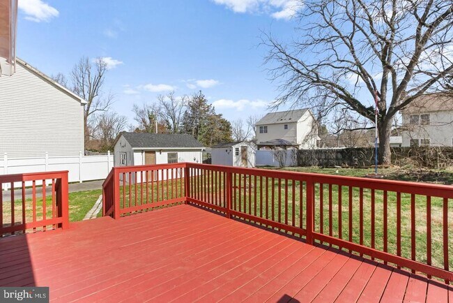 Building Photo - 6613 Fairmount Ave