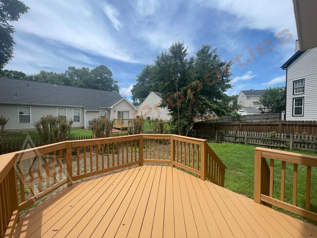 Building Photo - 537 Mountain Lake Dr