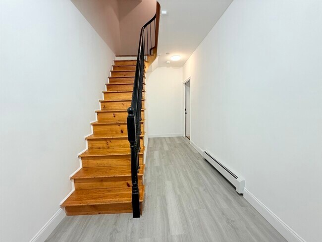 Building Photo - 23 Bellevue St