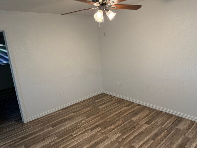 Living room - 406 Hialeah Ave