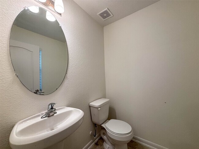 Building Photo - 2527 Boxwood Park