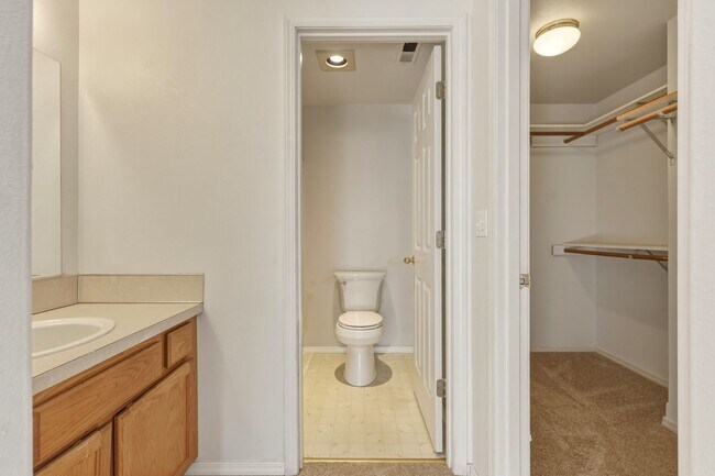 Building Photo - Move in Ready now! 3 bed 2.5ba - Olympia School District