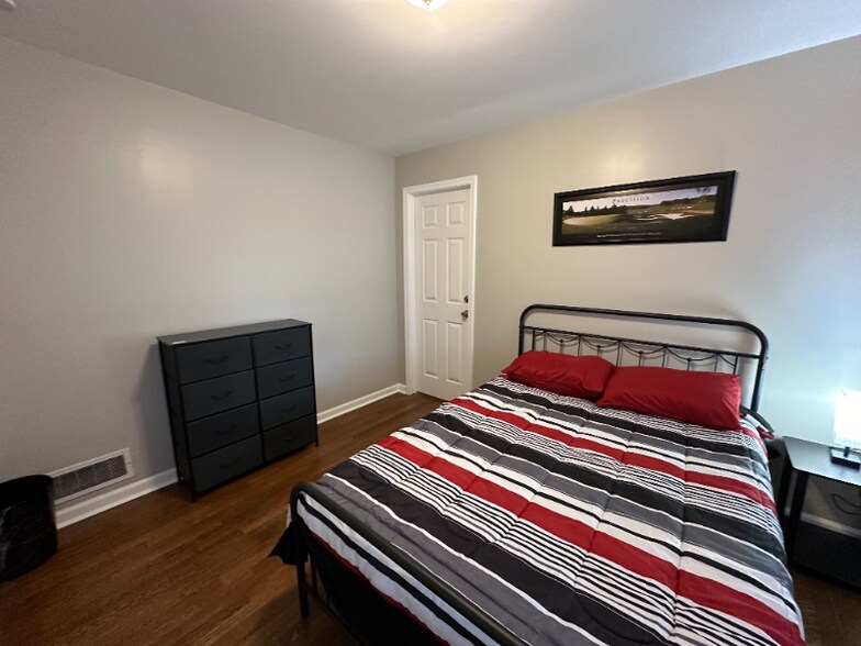 Building Photo - 2135 Vista Dale Ct