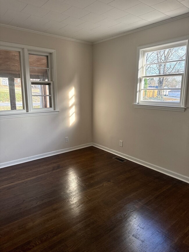 Building Photo - 414 20th St SW