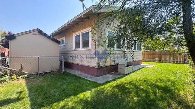 Building Photo - 1624 3rd St S