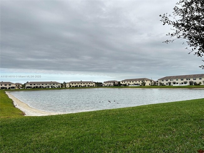 Building Photo - 9980 E Villa Cir