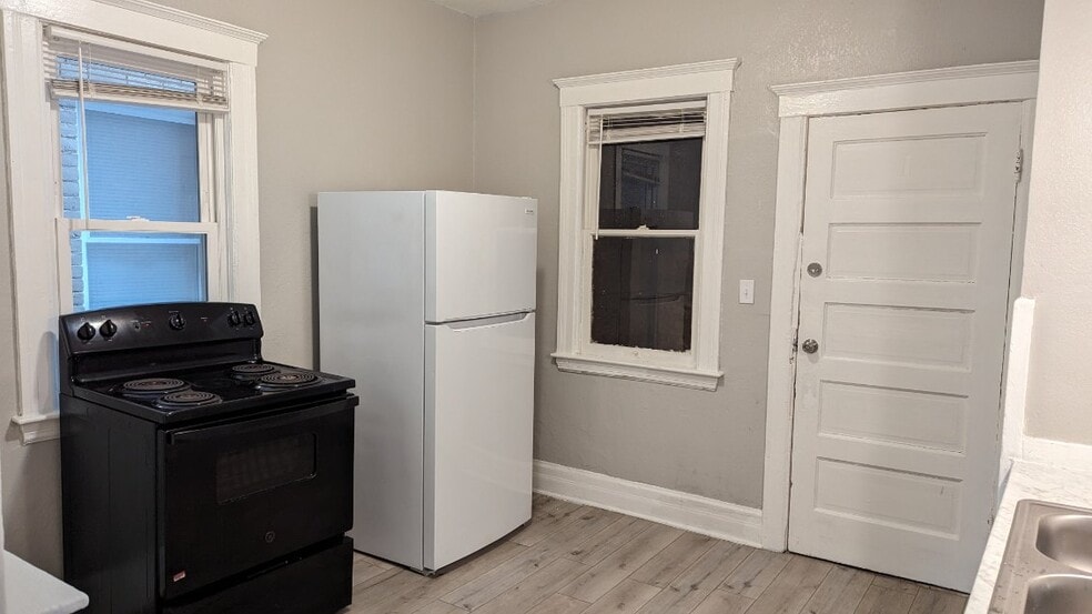 Building Photo - 536 Holbrook St