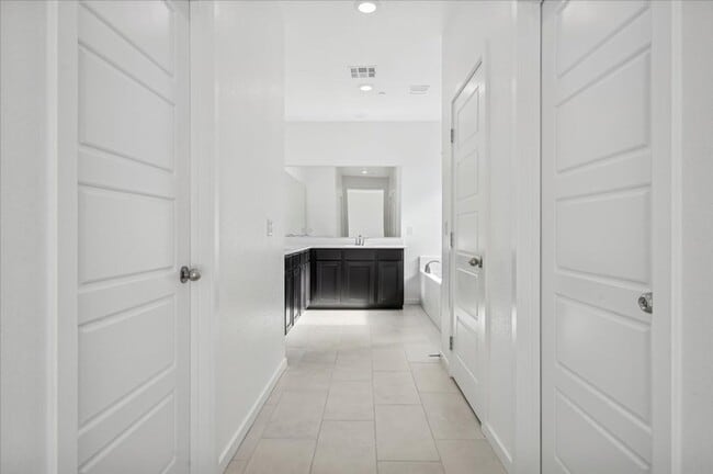 Building Photo - Beautiful New Home in Black Mountain Planned Community