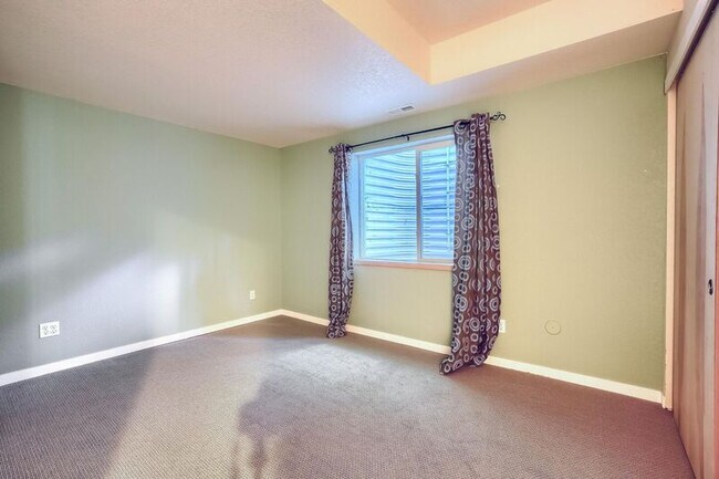 Building Photo - 2421 Rose Ct