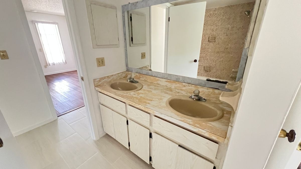 Building Photo - 10548 86th Ave N