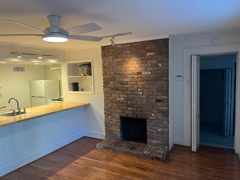 Building Photo - 1426 Milner Crescent