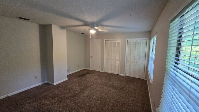 Building Photo - Beautiful Large home off of Mahan