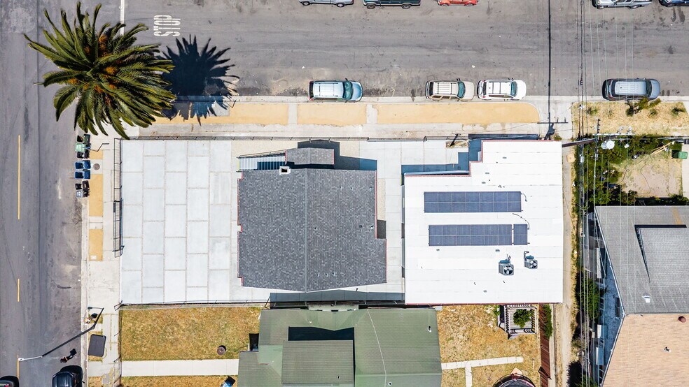 Building Photo - 4700 S Gramercy Pl