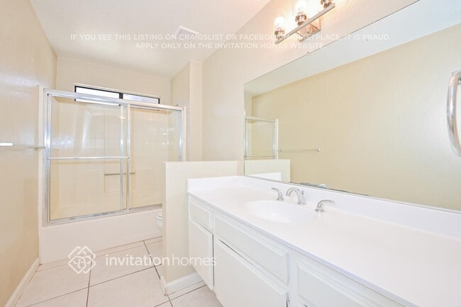 Building Photo - 4640 Vitrina Ln