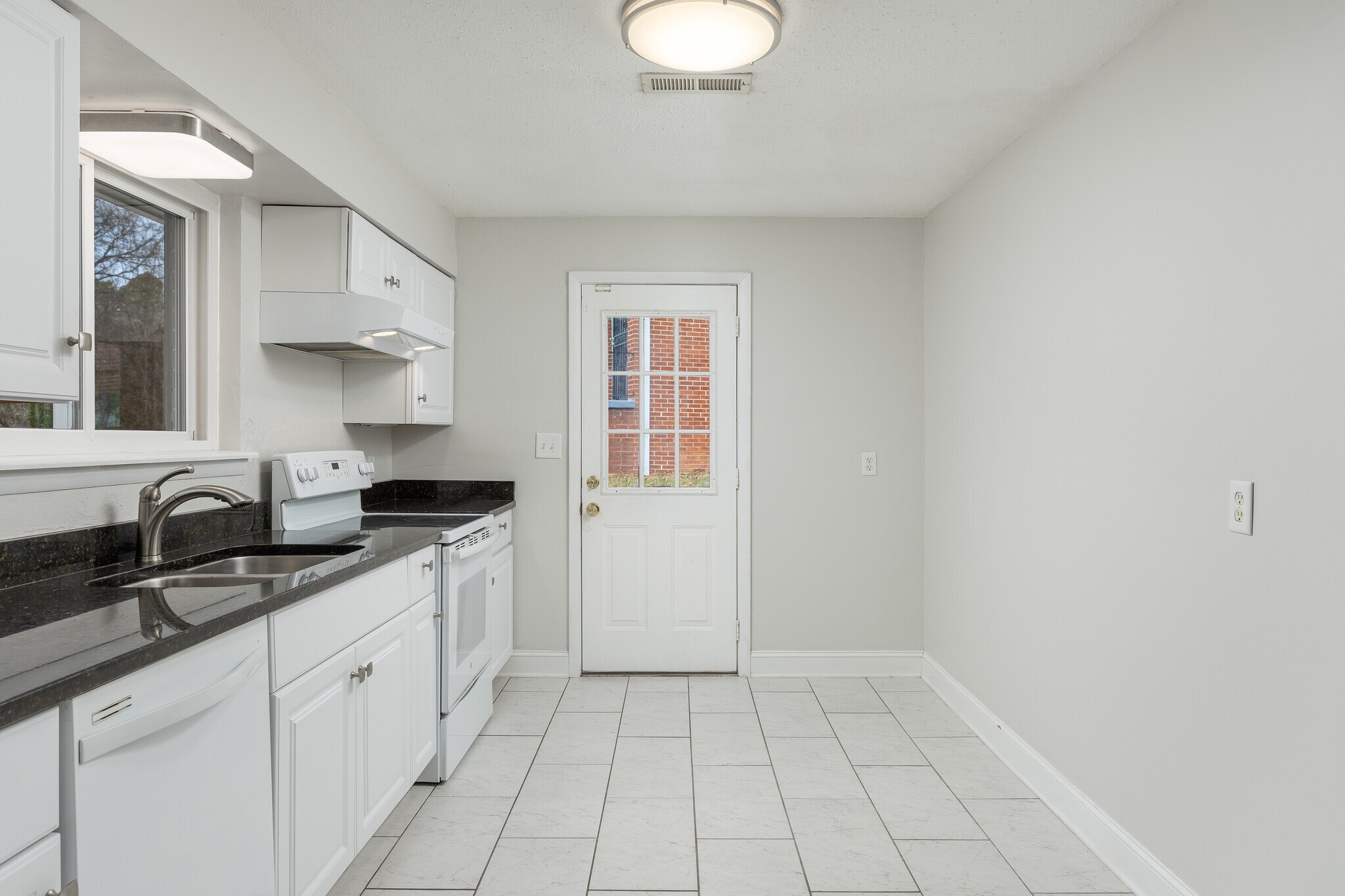 Building Photo - 303 Wygoda Cir