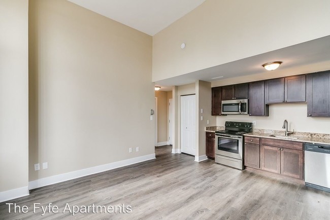 Building Photo - 1 br, 1 bath Apartment - 10 West Adams Avenue