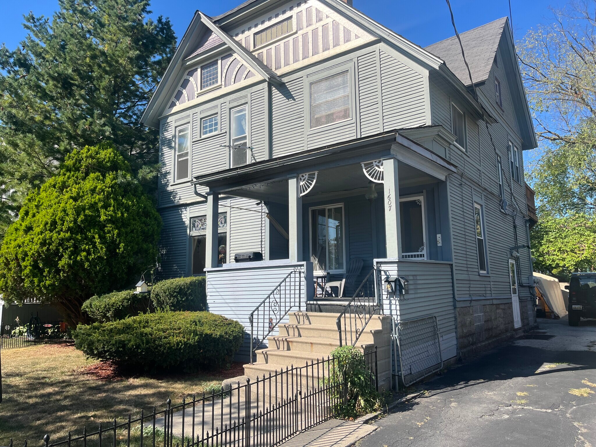 Building Photo - 1607 6th St