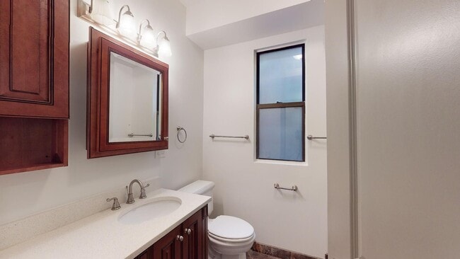 Building Photo - 438 E 45th Pl