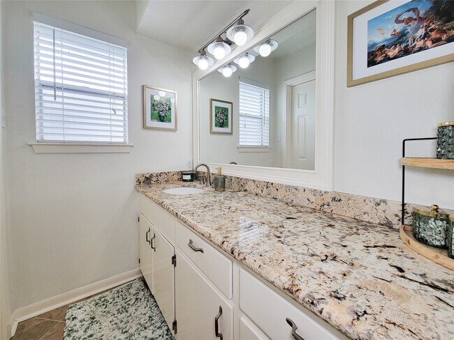 Building Photo - 2115 Forest Oaks Dr