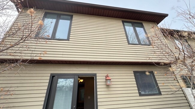 Building Photo - Beautiful town home in Centerville! 3 bedr...