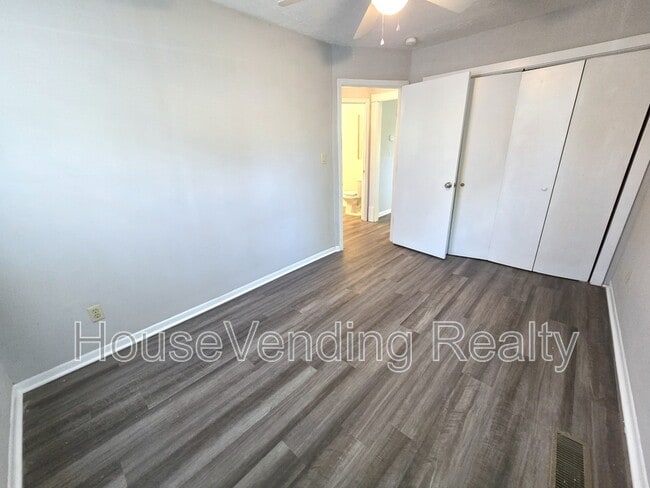 Building Photo - 2326 Grove St