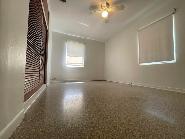 Building Photo - 335 Hernando St