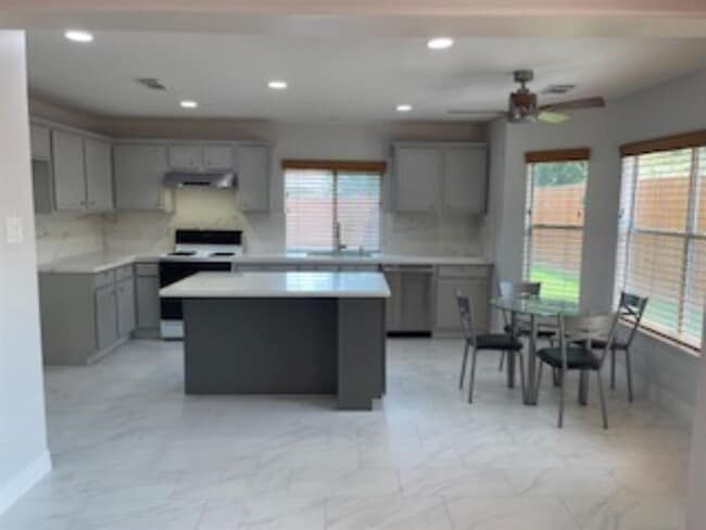 Building Photo - 14702 Chapelbrook Ln