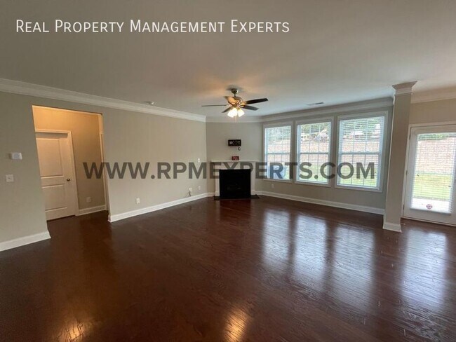 Building Photo - Magnificent 5 Bed / 3 Bath Home in Matthews