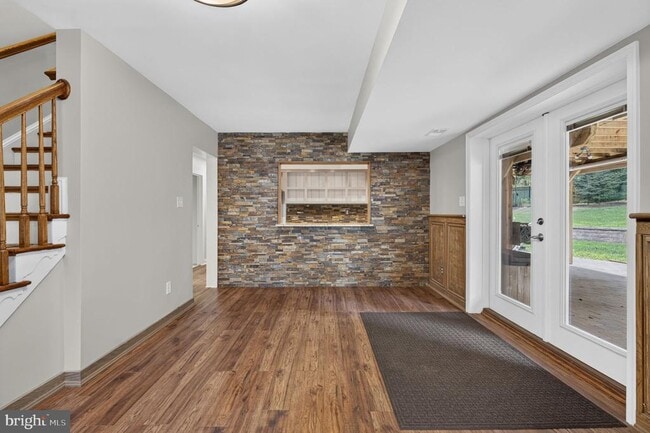 Building Photo - 6443 Walters Woods Dr